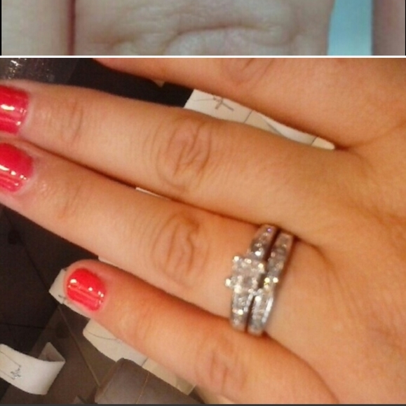 ISO A QUAD PRINCESS RING - Picture 2 of 2